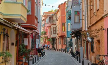Colorful narrow street in Balat, Istanbul, showcasing historic architecture and vibrant facades.